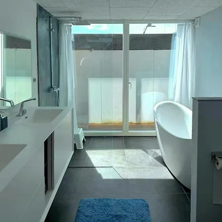 House With Sauna And Views Of Ho Bay Semesterbostad